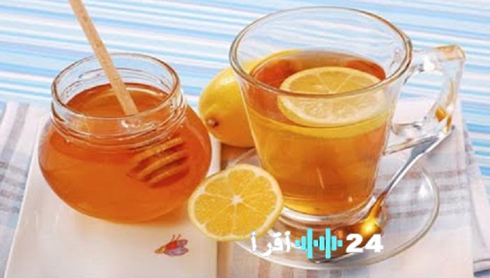 «مفتاحك اليومي للصحة المتكاملة» مشروب العافية المثالي: كيف يغير مزيج العسل والليمون والماء الدافئ روتينك لتعزيز المناعة والطاقة