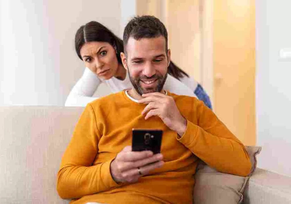 «أكثر من مجرد حب أو خوف…» كسر قيود السُم: استكشاف الأسباب الخفية وراء التشبث بالعلاقات المدمرة