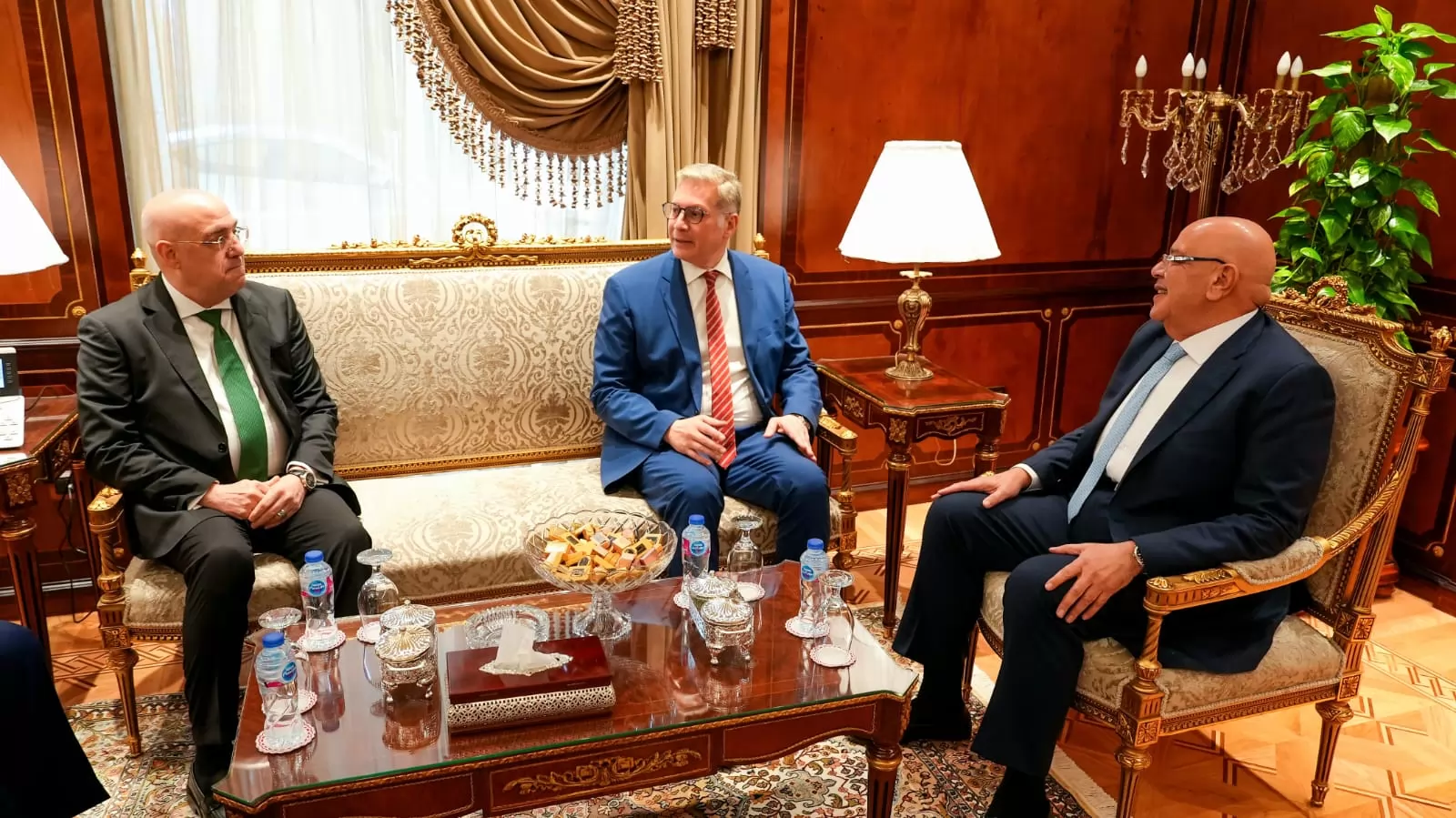 «تهنئة خاصة من وزير البترول للمستشار هشام بدوي بمناسبة انتخابه رئيساً لمجلس النواب»