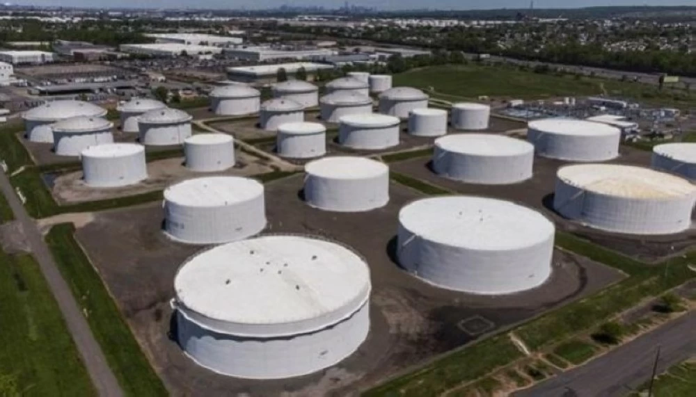 «صدمة السوق» الولايات المتحدة تقلب التوقعات بارتفاع مفاجئ في مخزونات النفط رسائل جديدة لمستقبل الطاقة العالمية