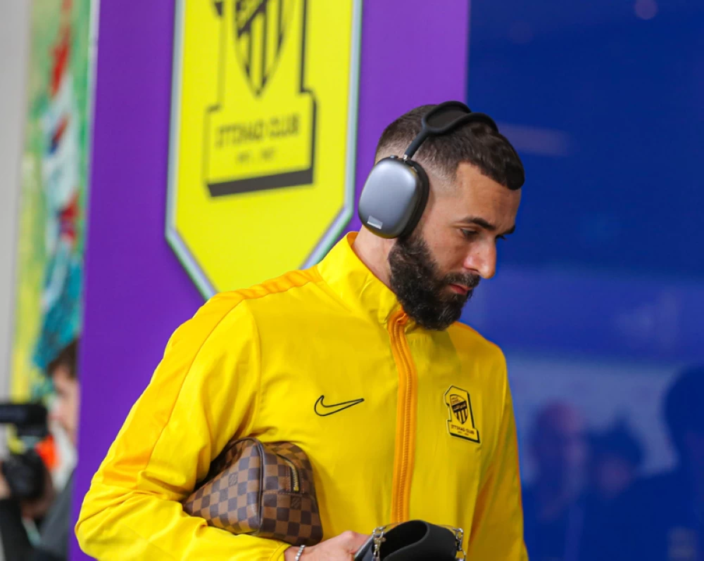 بنزيما يضع شرط إنهاء الجدل حول غيابه عن الاتحاد