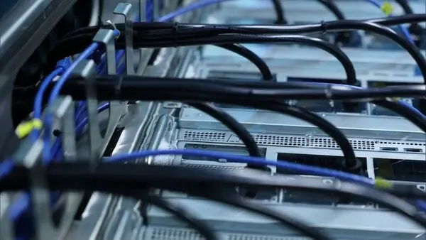 «فجر الاتصالات اللاسلكية» أضواء LED تكسر حواجز نقل البيانات في الهواء الطلق بابتكار ثوري