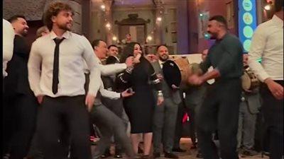 أحمد العوضي يكشف عن مشهد رقص مميز يجمعه بالفنانة رحمة محسن في مسلسل علي كلاي