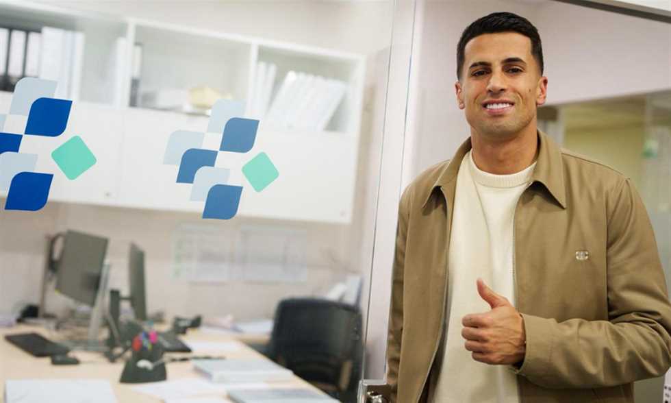 «صفقة وشيكة» كانسيلو يجتاز الفحص الطبي تمهيدًا لانضمامه إلى برشلونة