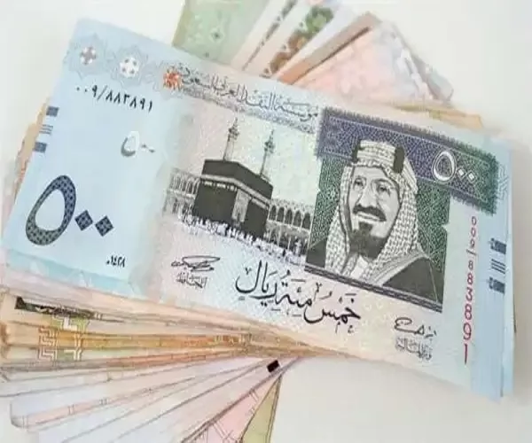 «تحديثات سوق العملات» سعر الريال السعودي اليوم الأحد 4 يناير 2026