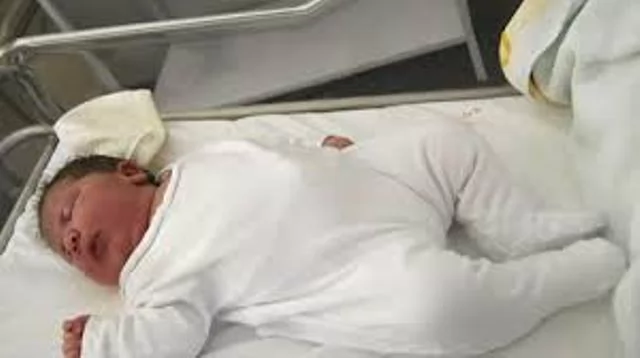 «ميلاد استثنائي يتحدى المألوف في تكساس» تكساس تشهد ميلادًا استثنائيًا: طفل عملاق يزن نحو 6 كيلوغرامات يثير الذهول والحديث