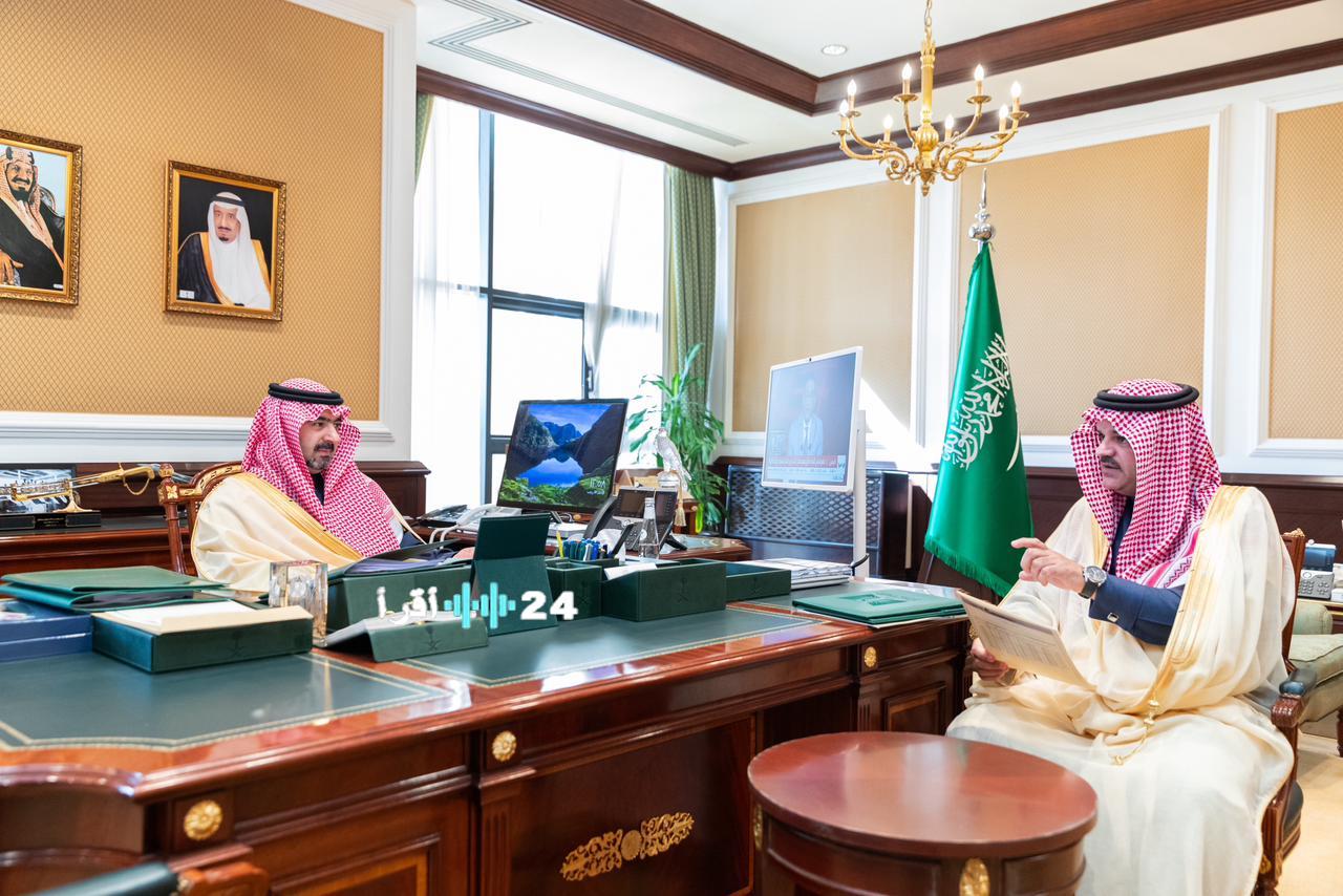 نائب أمير تبوك يتفقد سير اختبارات جامعة تبوك ويستعرض تقرير أدائها