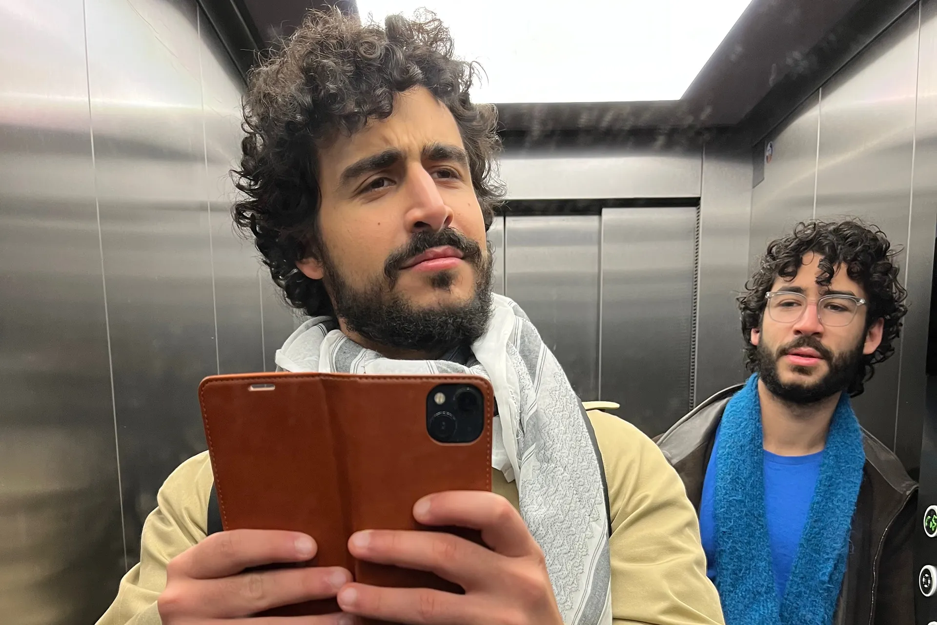 «حكاية إلهام تتخطى الحدود وتقلب الموازين.» ذكاء اصطناعي عربي، وليد فكر لاجئين، يتحدى هيمنة عمالقة وادي السيليكون