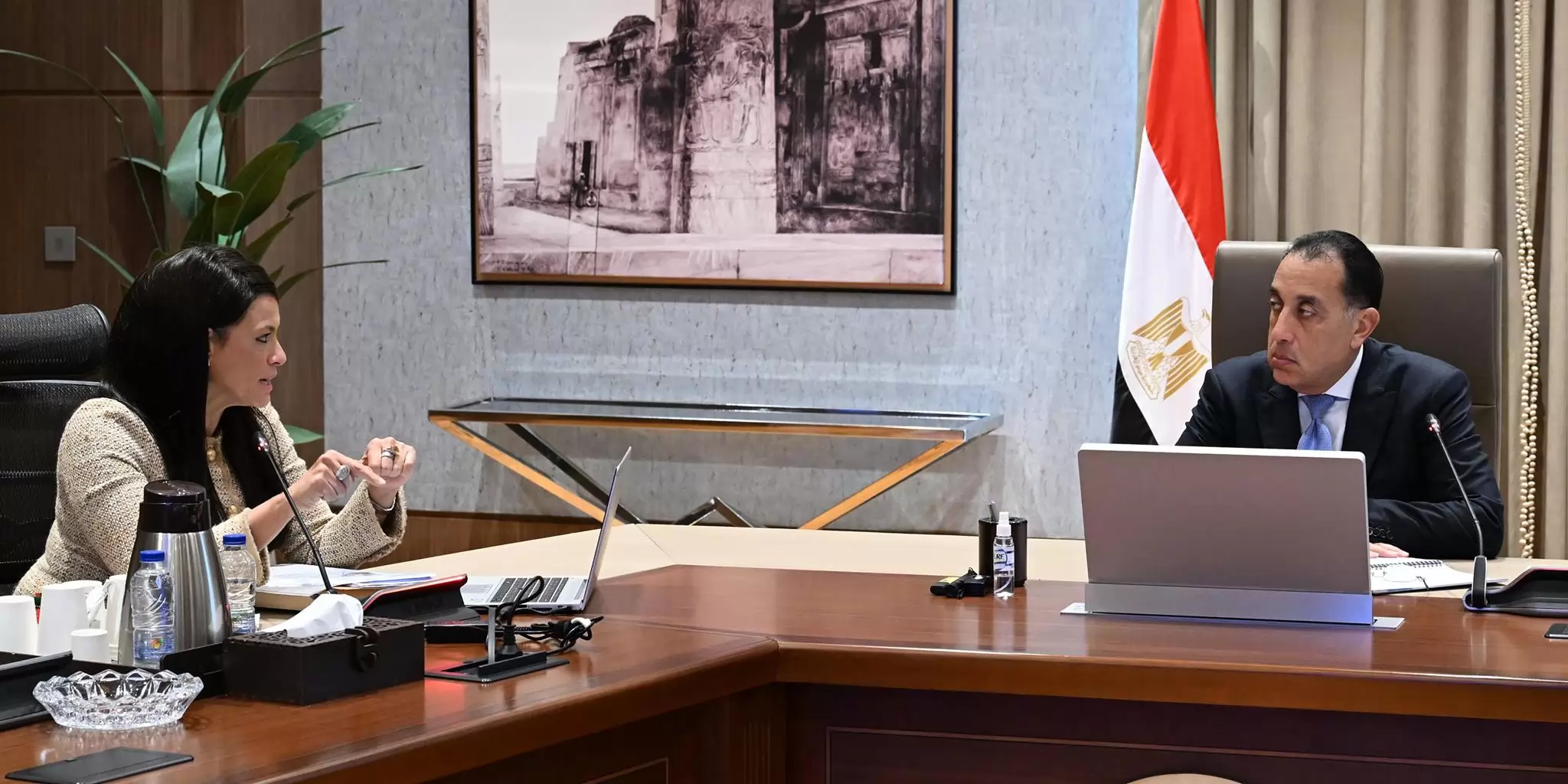 «الخطوات نحو المستقبل» رئيس الوزراء يُسلط الضوء على الإصدار الثاني من السردية الوطنية للتنمية الاقتصادية والاجتماعية