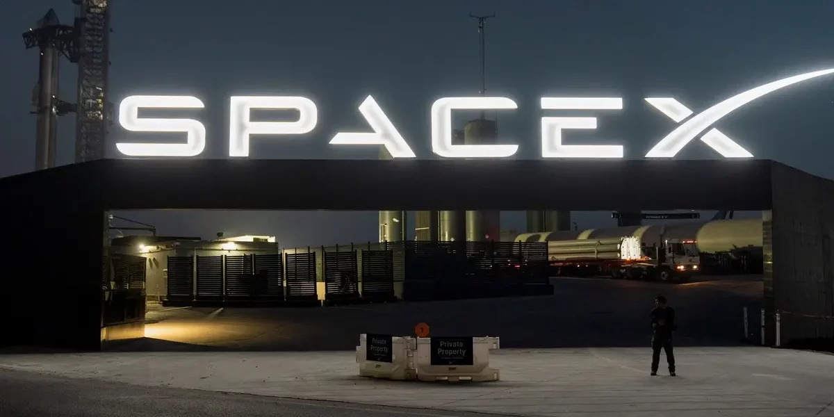 سبيس إكس تعلن عن خفض مدارات آلاف أقمار ستارلينك في 2026 لضمان السلامة في ظل النشاط الشمسي المتزايد