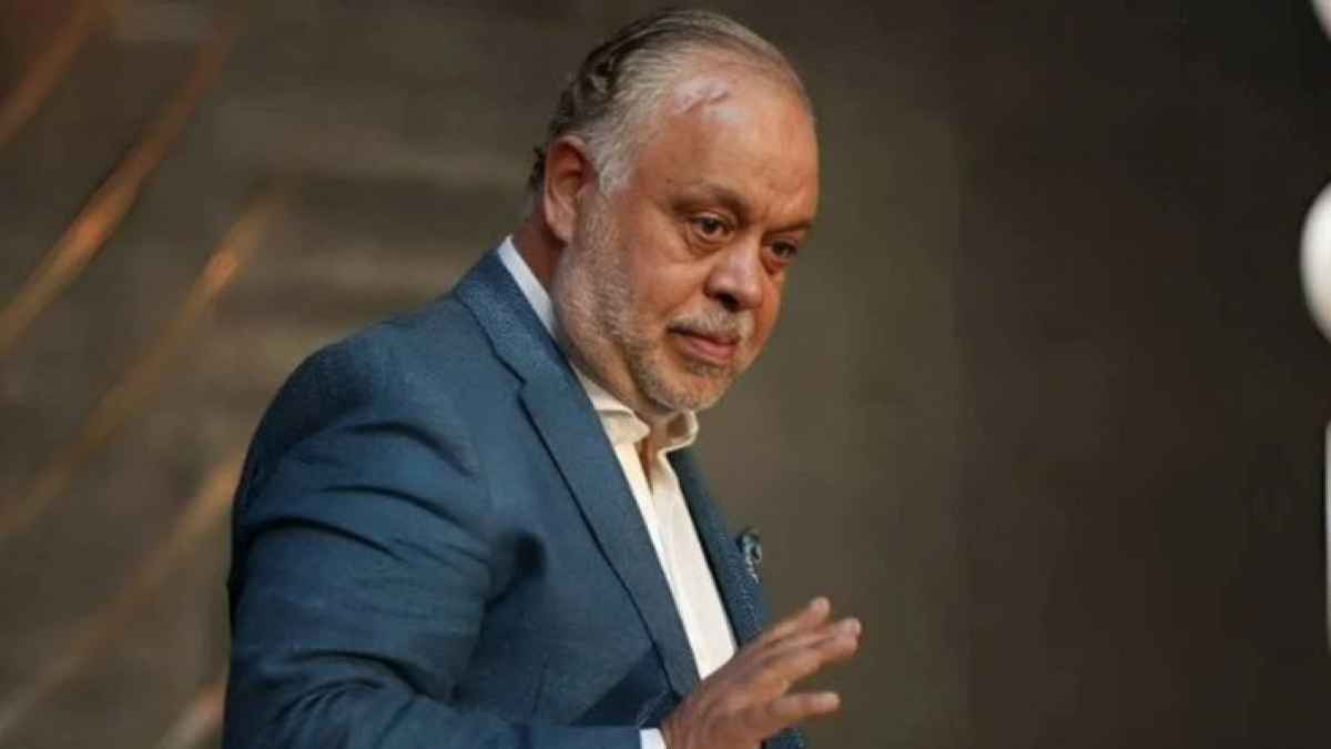 أشرف زكي يطمئن على الحالة الصحية للفنان سامح الصريطي بعد تعرضه لجلطة بسيطة