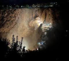 مشهد نادر يعيد الحياة لشلالات جنوب المغرب مع هطول أمطار غزيرة