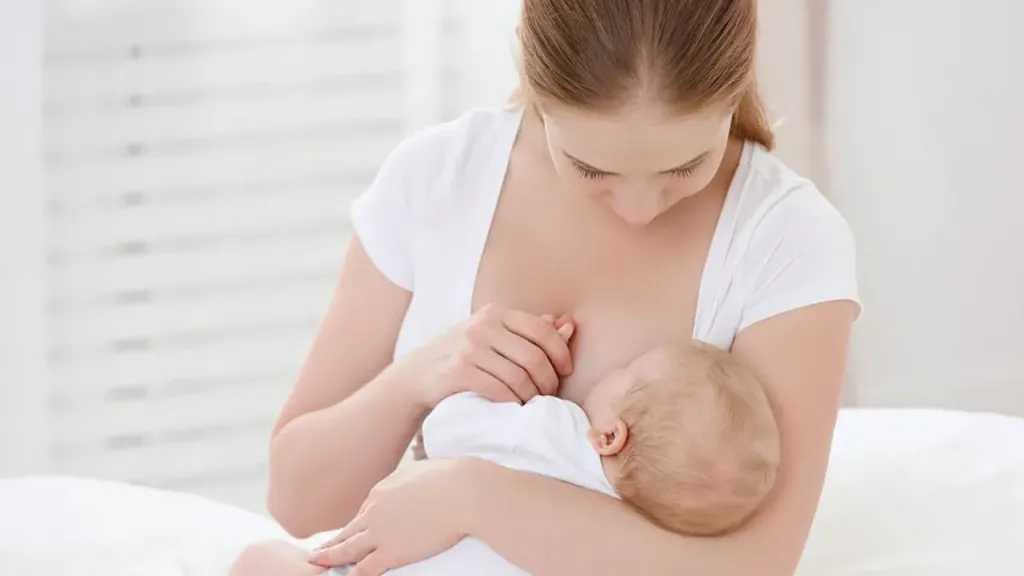 تفسير حلم خروج الحليب بغزارة من الثدي للعزباء والمتزوجة والحامل دلالات وأسرار