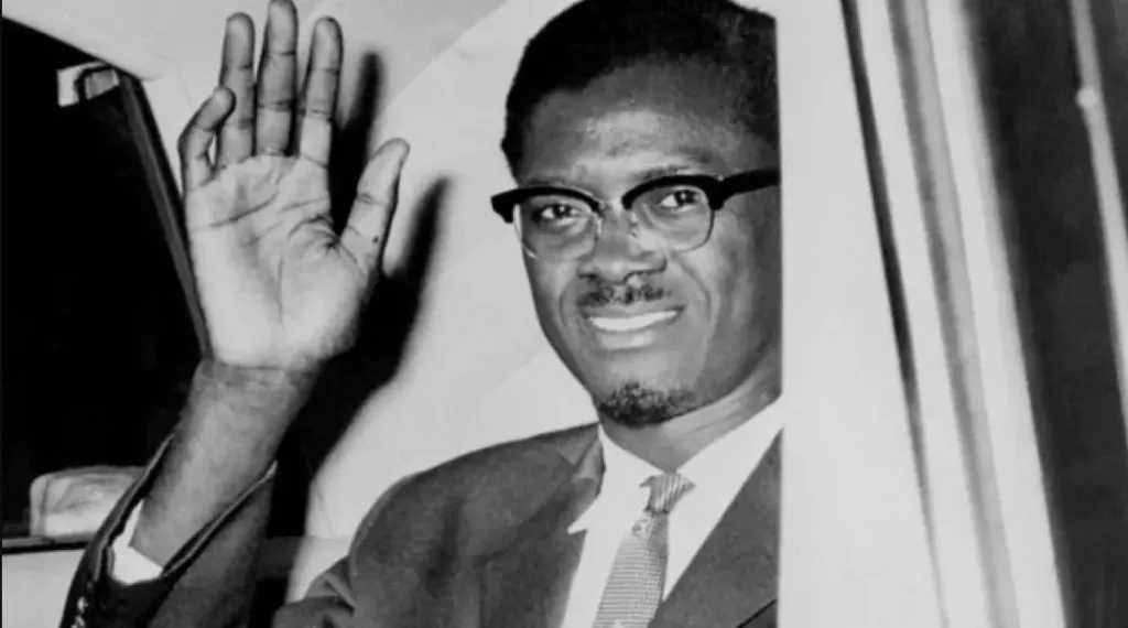 باتريس لومومبا من هو الرمز الذي أعاده مشجع إلى الواجهة في المدرجات