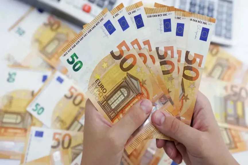 سعر اليورو اليوم للشراء والبيع في البنك المركزي والبنك الأهلي