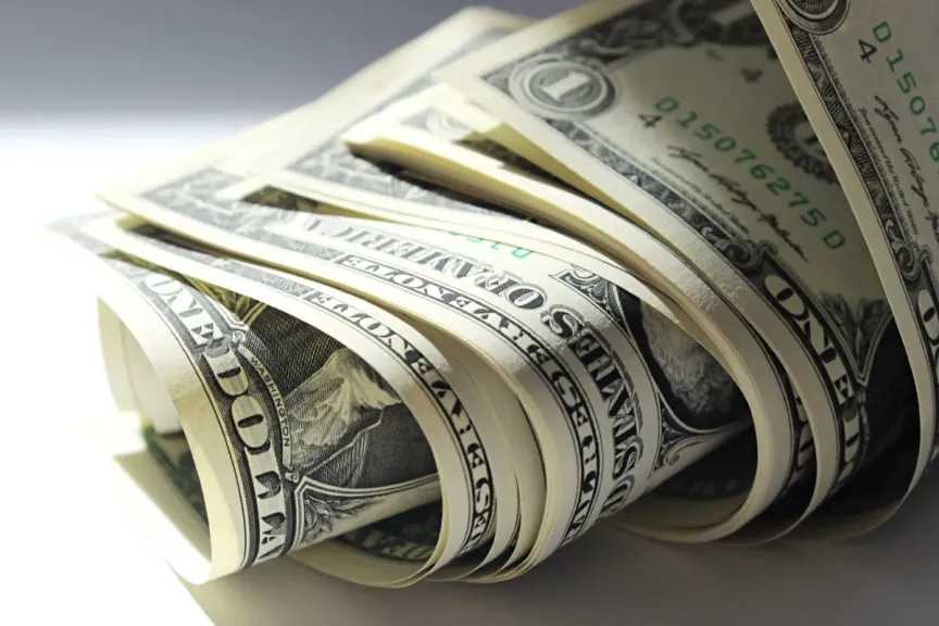 سعر الدولار مقابل الجنيه المصري اليوم الخميس 8 يناير 2026 محدث لحظياً