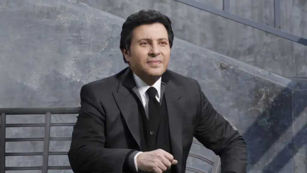 آخر تطورات الحالة الصحية لهاني شاكر بعد جراحة العمود الفقري