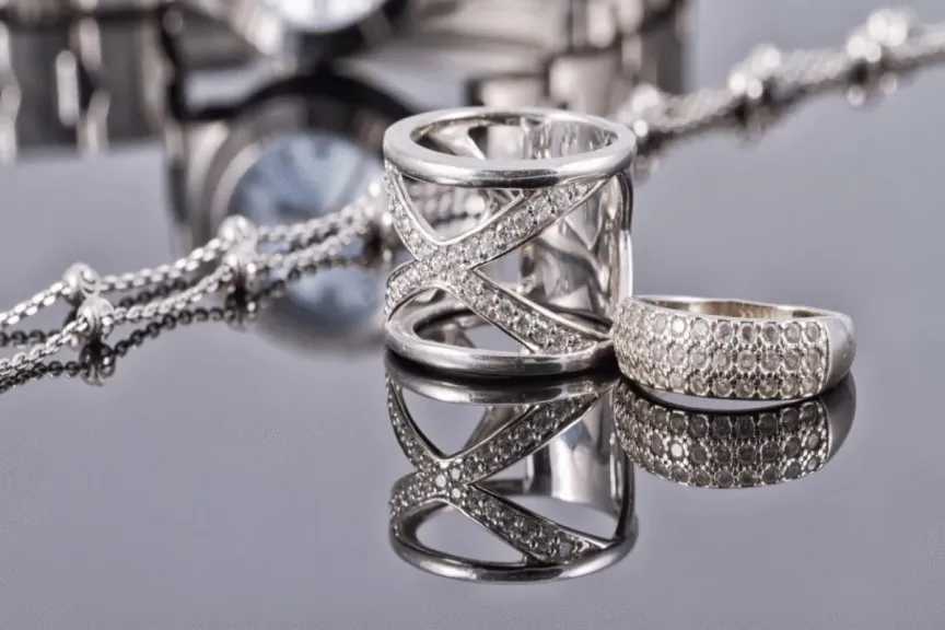 سعر الفضة اليوم يحقق مكاسب تصل إلى 192% والدولار يفاجئ المستثمرين بارتفاعات غير متوقعة نحو 100 دولار