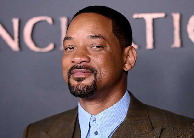 النجم العالمي ويل سميث يطل على الأهرامات في جولة سياحية بمصر