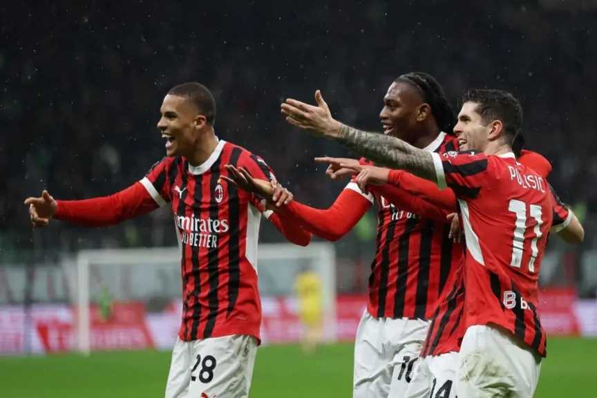 كومو يسعى لقلب الطاولة على ميلان في مواجهة جماهيرية حاسمة