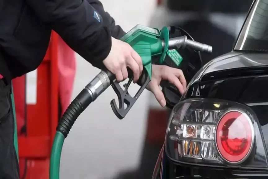 أسعار الوقود والغاز الطبيعي اليوم وفقًا للأسعار الرسمية للتر بنزين 92