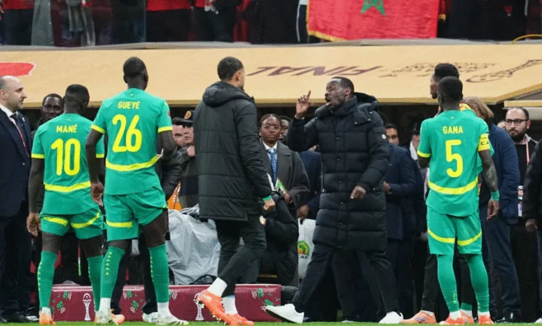 انسحاب السنغال من نهائي كأس الأمم الأفريقية 2025 يعتبر خرقًا جسيمًا للوائح “الكاف” وقد يؤدي إلى فقدان اللقب
