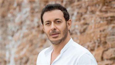 مصطفى شعبان يناجي شقيقه الراحل بالدعاء في ذكرى وفاته الأولى