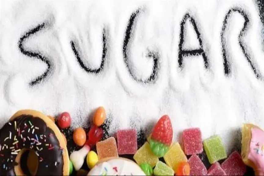 دراسة حديثة تكشف صلة ارتفاع سكر الدم بعد الوجبات بخطر الزهايمر