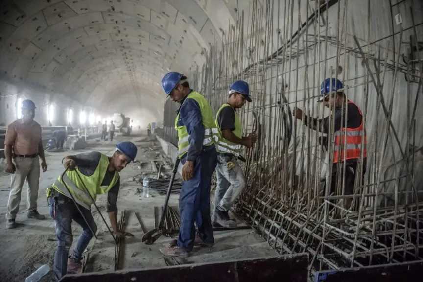 سعر حديد عز وصناعة الأسمنت الرمادي الخميس 22 يناير 2026 كم طن حديد عز اليوم