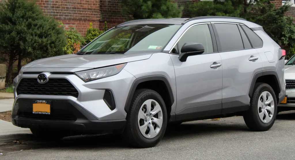 سعرها 6 ملايين و550 ألف جنيه.. مواصفات سيارة تويوتا RAV4 متعددة الاستخدامات