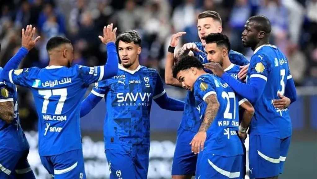 الهلال السعودي يجمع أساطير الكرة العالمية يهز عرش اللعبة