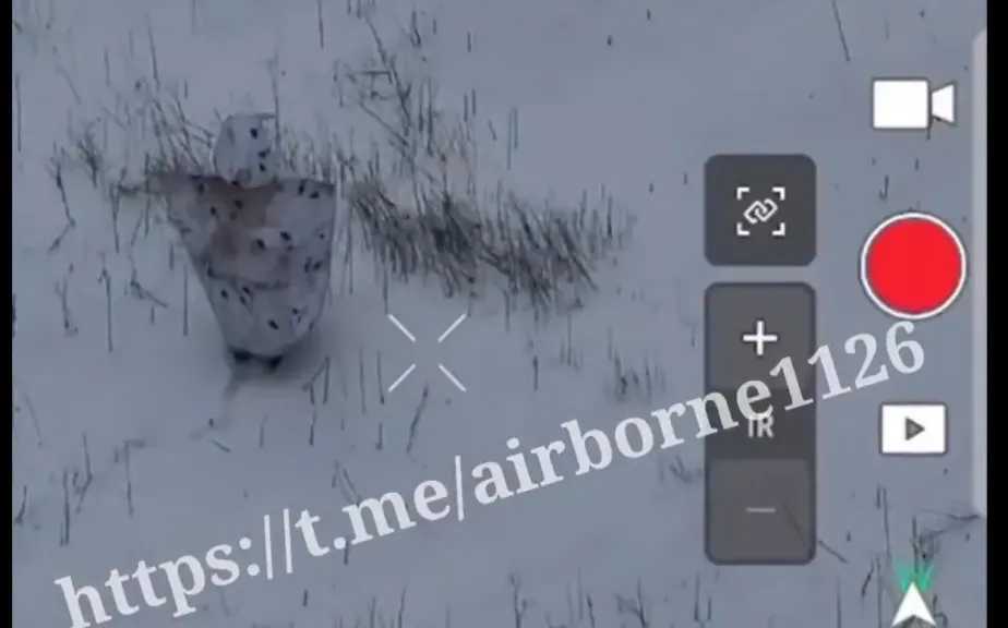 مقتل جندي روسي بزي البطريق مسيرة أوكرانية توثق النهاية الغريبة