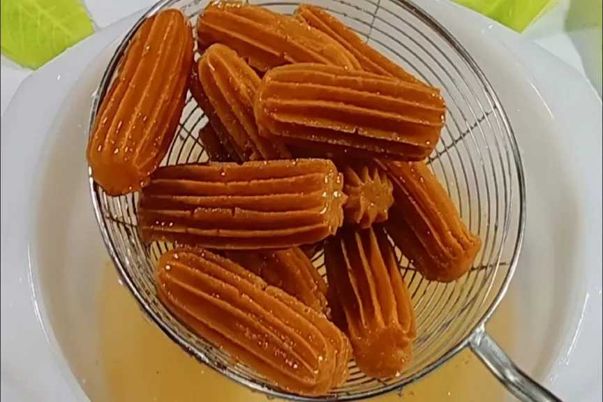 بمكونات سهلة في منزلك.. طريقة عمل بلح الشام بالمقادير مثل الجاهز