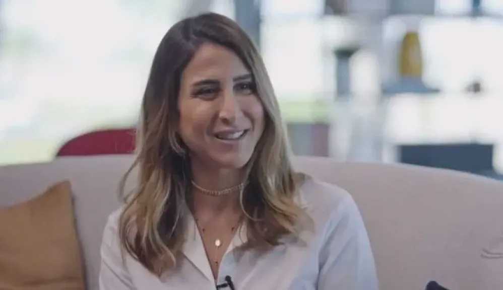 دينا غبور قصة صعود من موظفة بسيطة لأقوى سيدة أعمال مصريةأومن موظفة عادية إلى قائدة أعمال مصرية بارزة من هي دينا غبورأودينا غبور هكذا صعدت لتصبح سيدة الأعمال الأقوى في مصرأودينا غبور من الصفر إلى قمة سيدات الأعمال المصرية الأبرز