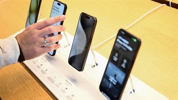 مفارقة أسعار الهواتف في مصر المستهلك يدفع أكثر رغم الإعفاءات الجمركية