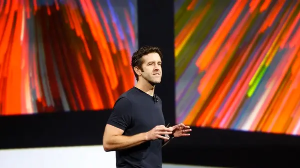 «الوريث المنتظر؟ الأضواء على جون تيرنوس لقيادة أبل بعد تيم كوك!» جون تيرنوس يبرز كأقوى مرشح لخلافة تيم كوك على كرسي الرئيس التنفيذي لأبل