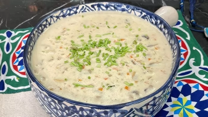 «رفاهية في طبق» توليفة فاخرة: شوربة الجبن والمشروم… قوام كريمي ومذاق لا يُضاهى يدفئ الروح