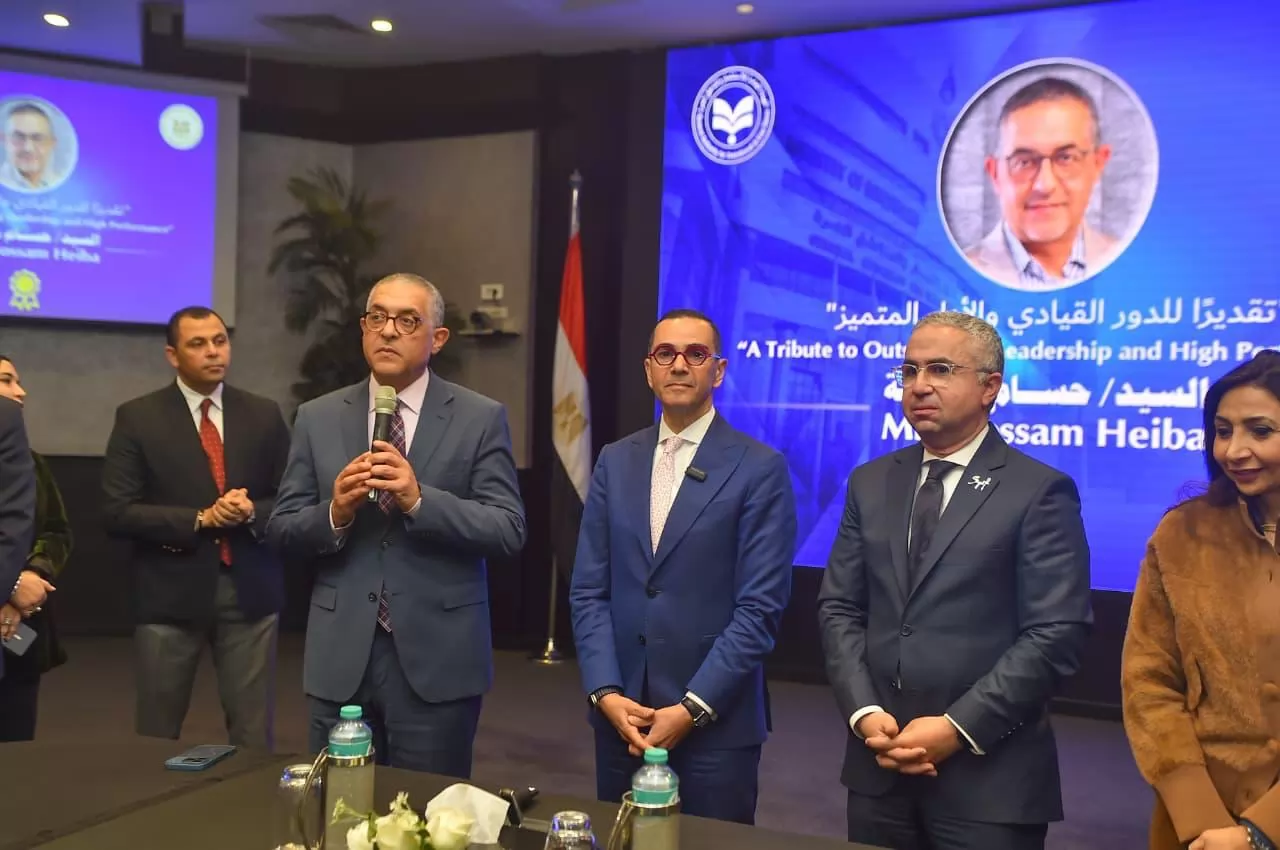 «تقديرًا لجهوده البارزة» وزير الاستثمار يكرم حسام هيبة بعد انتهاء رئاسته لهيئة الاستثمار