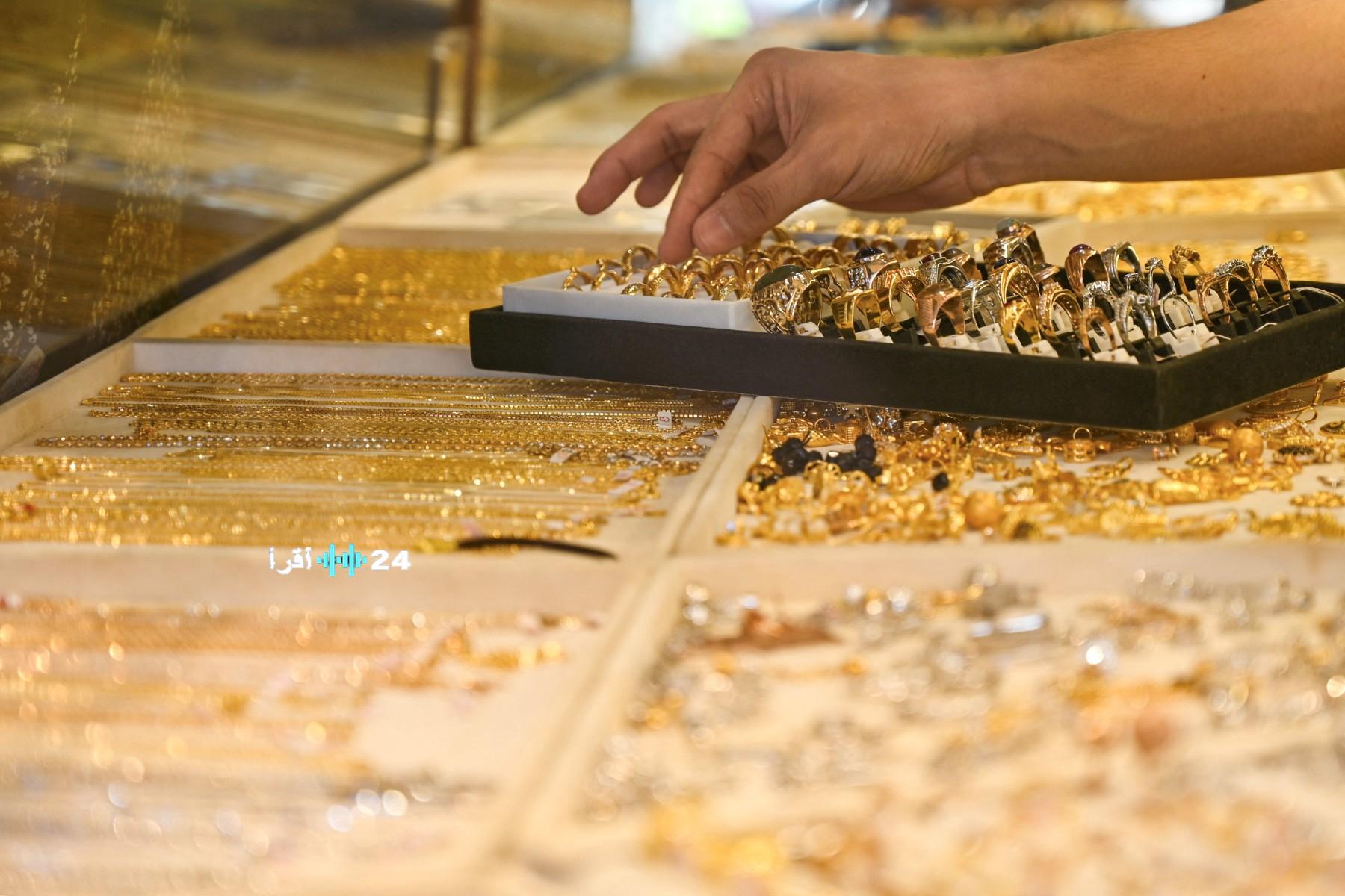 ارتفاع أسعار الذهب فوق 4900 دولار في المعاملات الفورية وسهم JPMorgan يواجه تحديات من ترامب