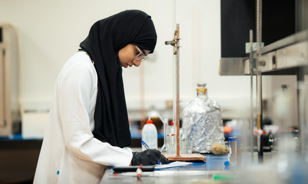 برامج موهبة تصقل العباقرة للتألق في الأولمبيادات العلمية الدولية