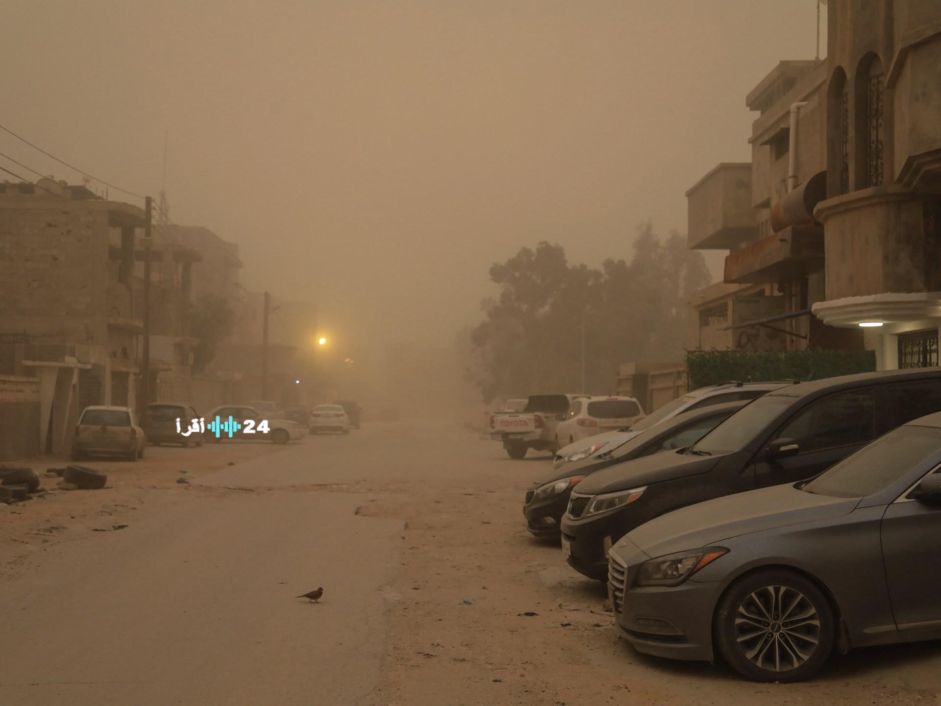 تأثيرات العواصف الجوية في ليبيا والسعودية وثلوج تعزل مناطق في المغرب