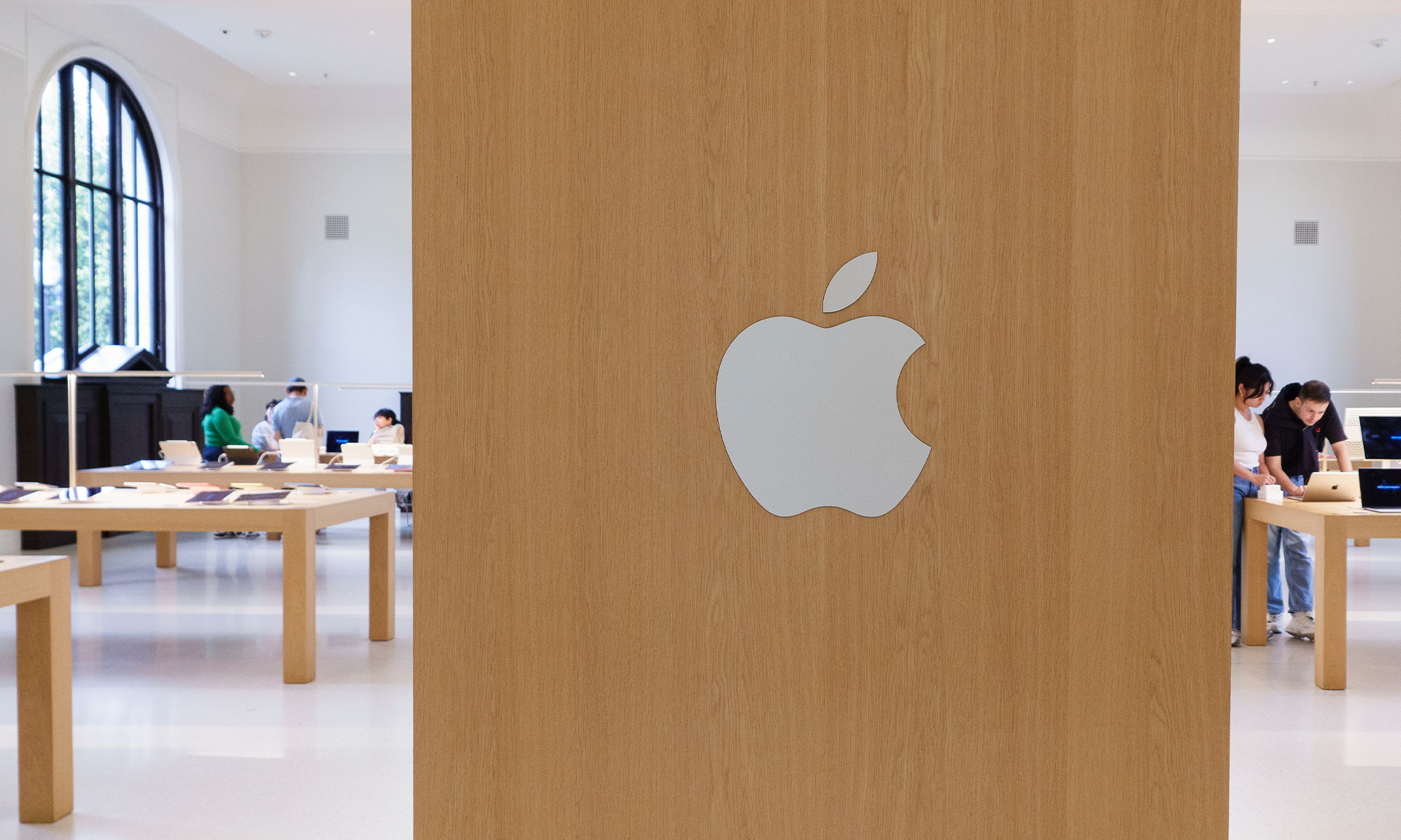 «ما بعد الانتظار: الذكاء الاصطناعي يغير قواعد اللعبة لآبل» آبل تحدد 2026 موعدًا لحصاد استراتيجيتها الطموحة في الذكاء الاصطناعي