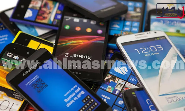 «الإعفاءات الجديدة تؤثر على السائحين والمقيمين بالخارج» إجراءات تسهيل دخول أجهزة الهاتف المحمول بعد قرار الجمارك