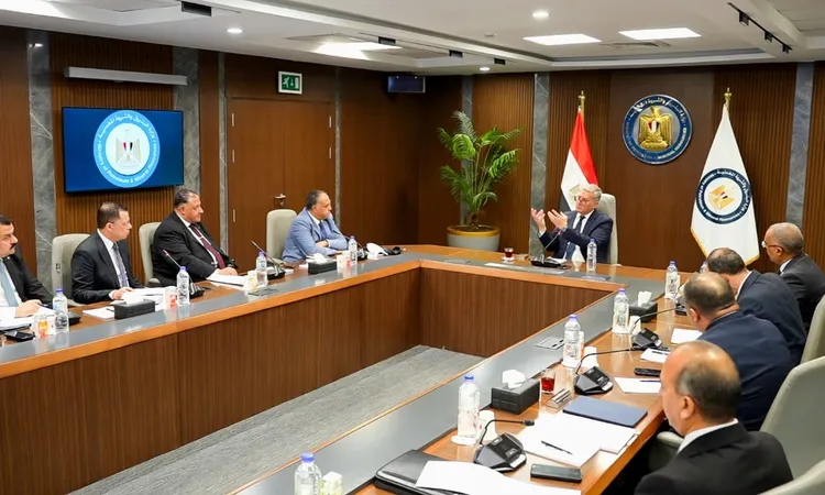 «خطوة نحو تحسين خدمات الرعاية الصحية للعاملين» وزير البترول يعقد اجتماعًا لبحث تطوير المنظومة الصحية