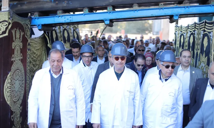 «جولة ميدانية لوزير التموين ومحافظ المنيا في مصنع السكر والصناعات التكاملية بأبو قرقاص»