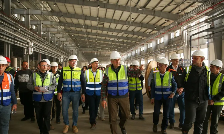 «استعدادات مكثفة» وزير قطاع الأعمال يزور مصانع المرحلة الثانية من المشروع القومي لتطوير صناعة الغزل والنسيج