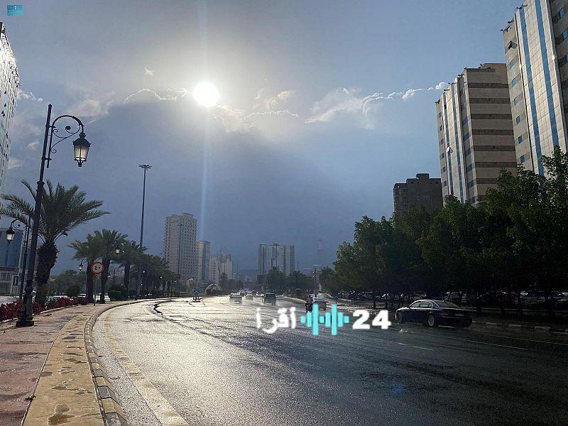 مكة المكرمة: تحليل الظواهر المناخية وراء شتائها الدافئ