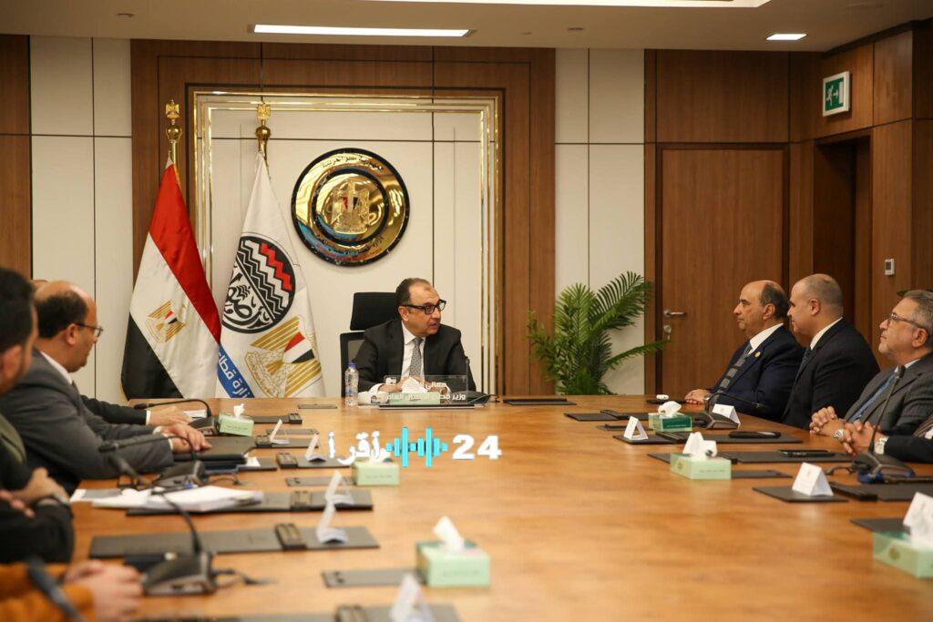 «بوابة كوكب أخضر ومستقبل واعد» الطاقة المتجددة: استراتيجية المستقبل وقاطرة التحول الأخضر العالمي الفعال