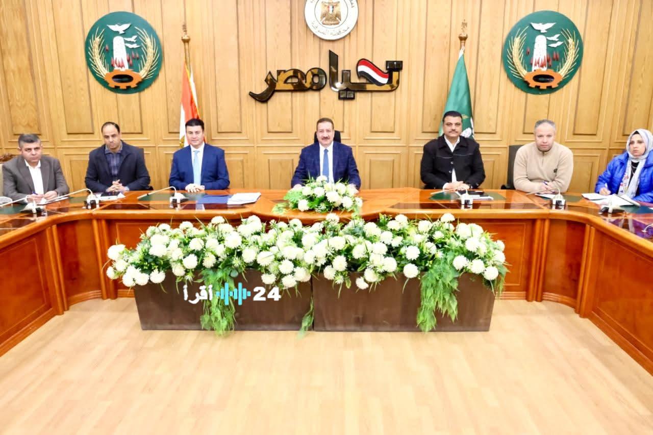 «لفتة إنسانية تُحدث الفارق» محافظ المنوفية يُدشن مبادرة لدعم 20 أسرة ويوفر كرسيًا متحركًا لمريضة داء الفيل