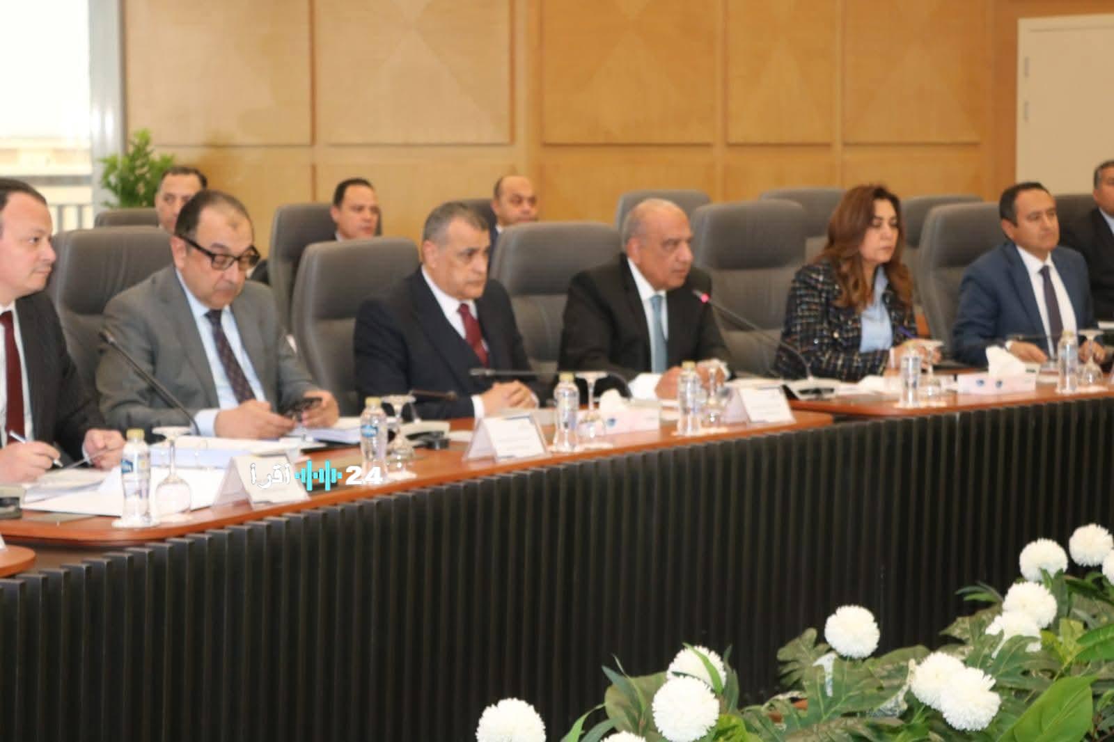 «دعم حيوي للصناعة المصرية» المجلس الأعلى للطاقة يقرّ حزمة قرارات لتعزيز قدرات الكهرباء لمصانع الأسمنت والأسمدة والصلب: دعم استراتيجي لعمود فقري الصناعة